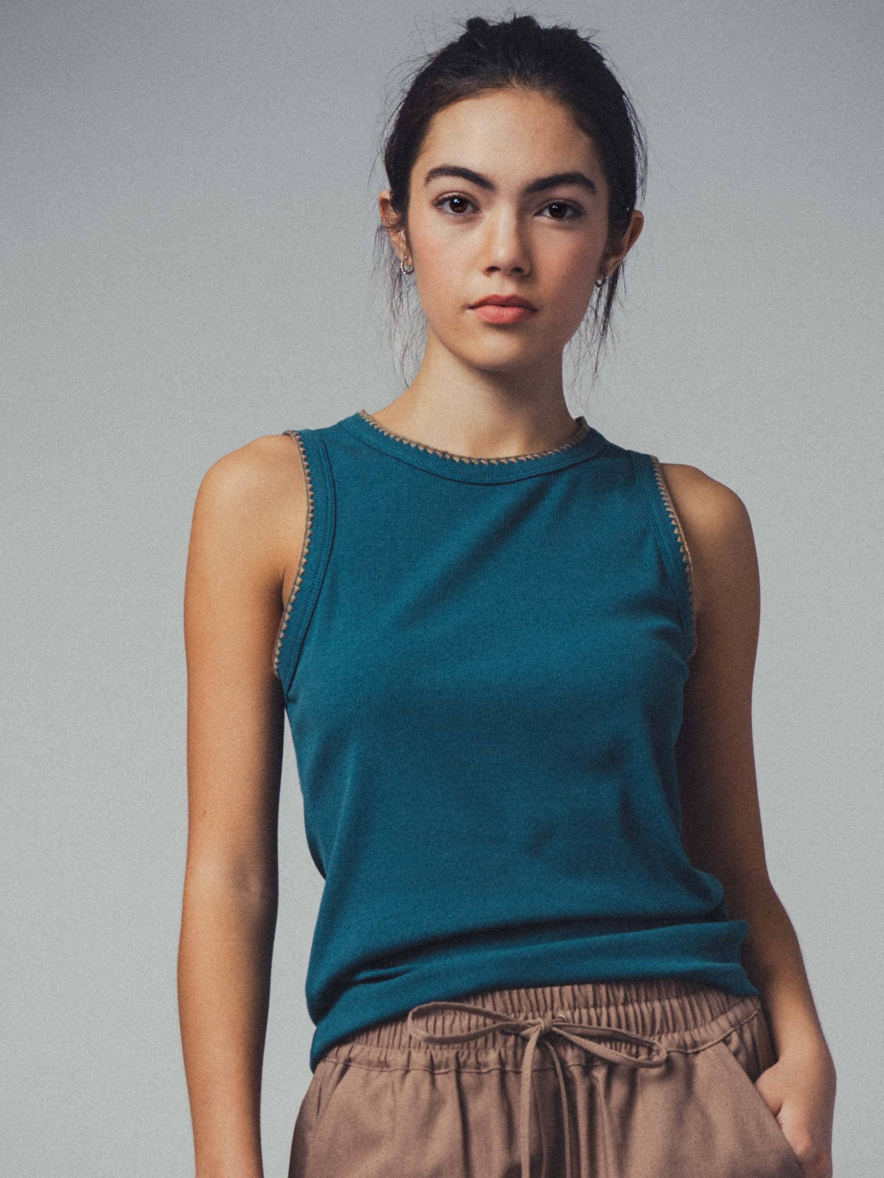 Contrast Trim Ribbed Minimalist Statement Tank Top